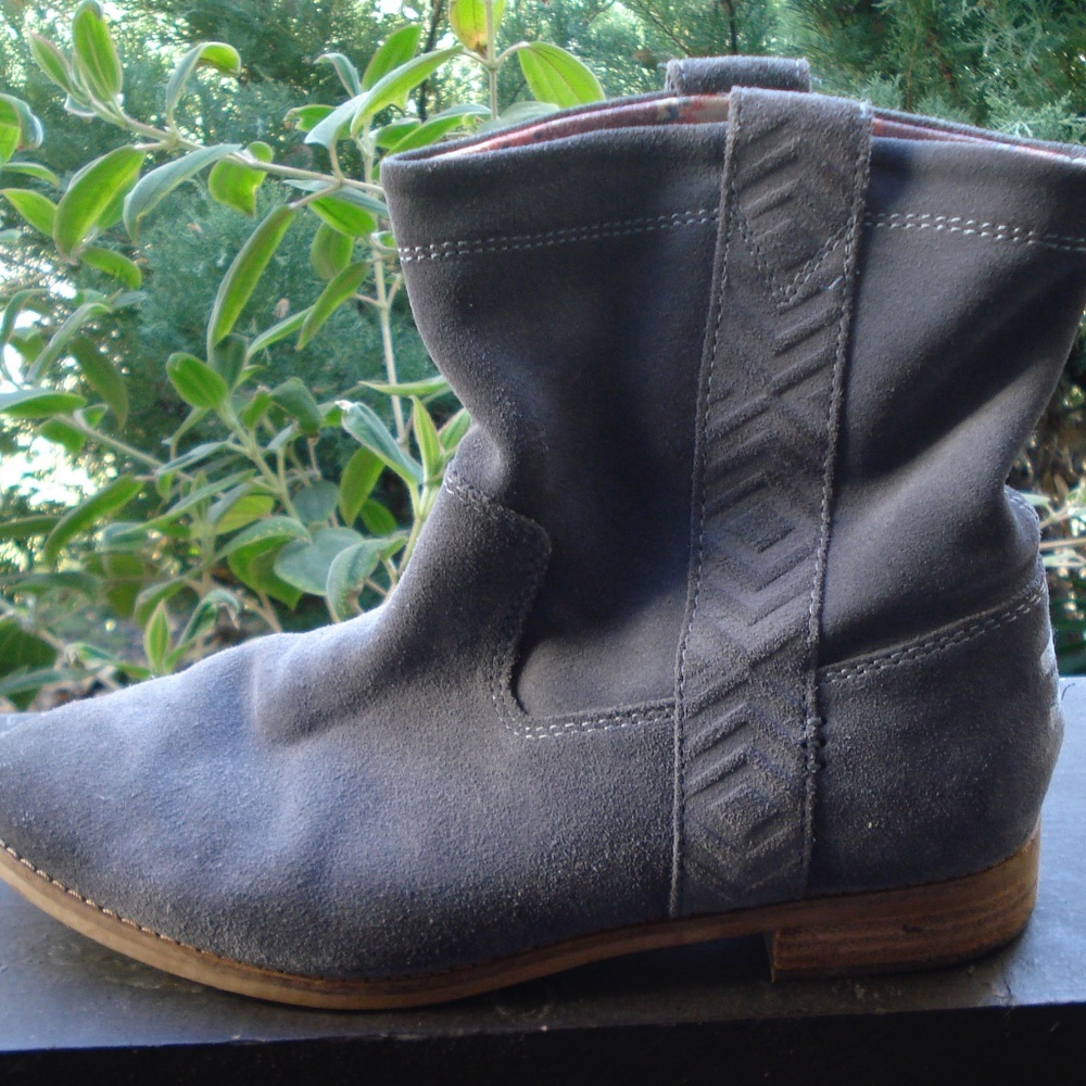 Women's Toms Gray Suede Booties Low Heel- 8